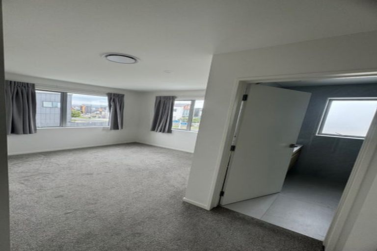 Photo of property in 2 Hoia Street, Papakura, 2110