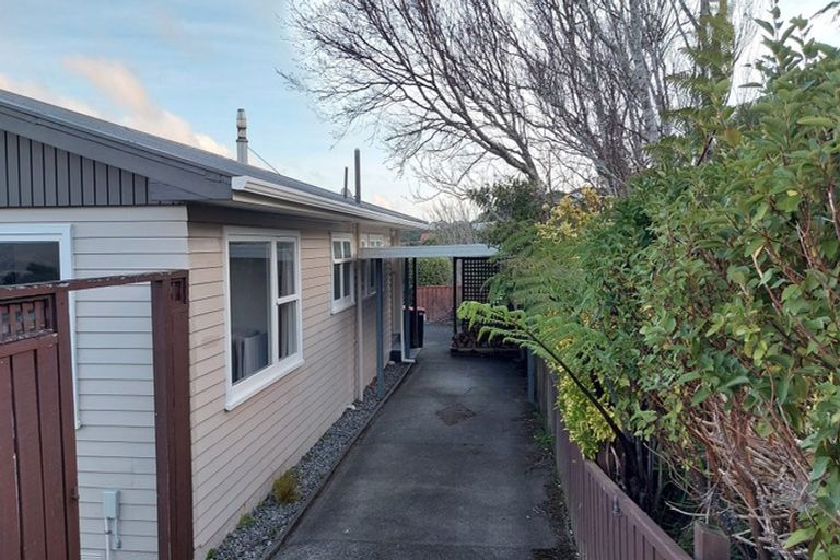 Photo of property in 20a Eastview Grove, Normandale, Lower Hutt, 5010