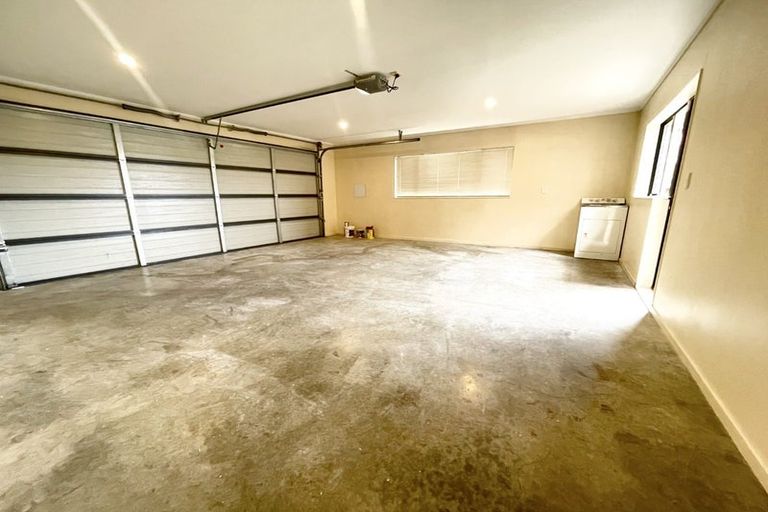 Photo of property in 14 Gillett Place, Botany Downs, Auckland, 2014