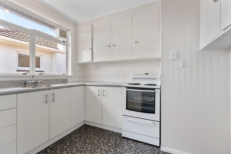 Photo of property in 1/378 Devon Street East, Strandon, New Plymouth, 4312