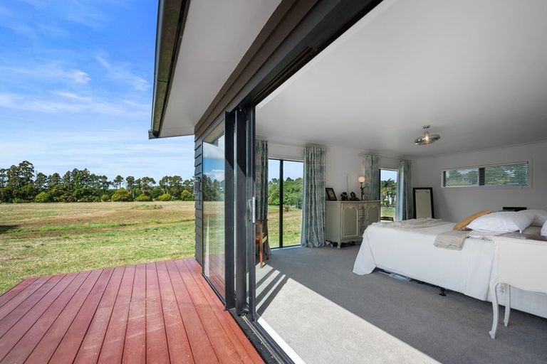 Photo of property in 216 Riverhead Road, Kumeu, 0892