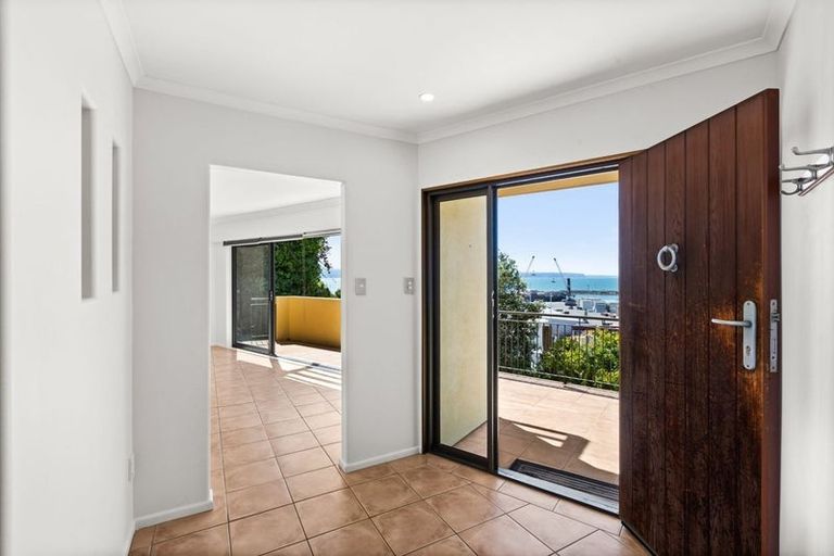Photo of property in 4 Karaka Road, Bluff Hill, Napier, 4110