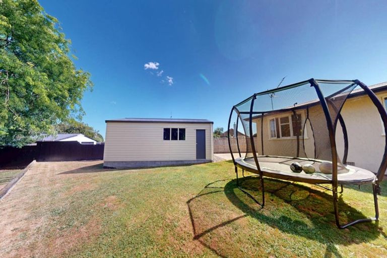 Photo of property in 11 Lewis Place, Highbury, Palmerston North, 4412