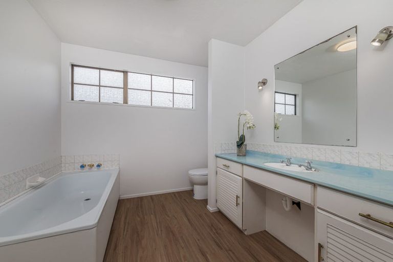 Photo of property in 278 Memorial Avenue, Burnside, Christchurch, 8053
