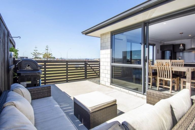 Photo of property in 15 Ponga Place, Papamoa Beach, Papamoa, 3118