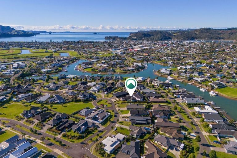 Photo of property in 14 Topping Place, Whitianga, 3510