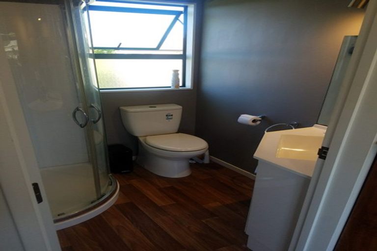 Photo of property in 4a Holiday Road, Stanmore Bay, Whangaparaoa, 0932