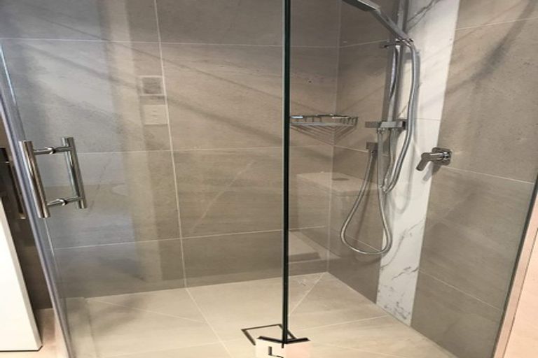 Photo of property in 36 Sunset Road, Unsworth Heights, Auckland, 0632