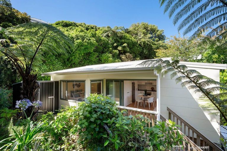 Photo of property in 2 Huntingdon Street, Northland, Wellington, 6012