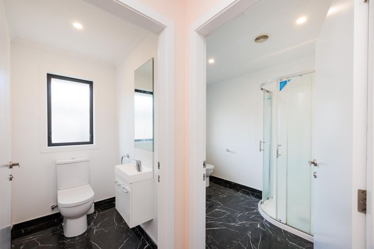 Photo of property in 5 Cyprus Place, Fitzherbert, Palmerston North, 4410