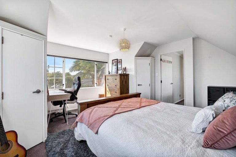 Photo of property in 5 Tamati Place, Merrilands, New Plymouth, 4312