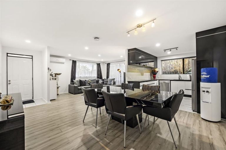 Photo of property in 3 Jever Place, Massey, Auckland, 0614