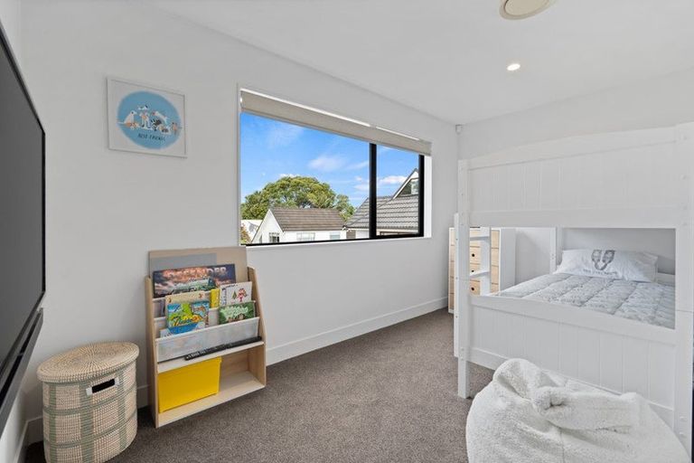 Photo of property in 52 Walton Street, Red Beach, 0932
