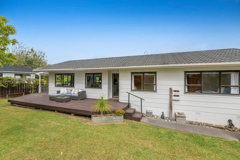 Photo of property in 2/15 Tetrarch Place, Totara Vale, Auckland, 0629