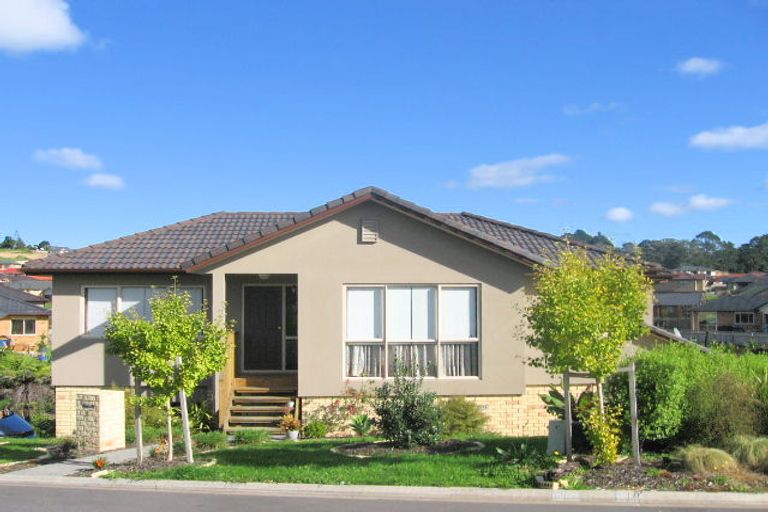Photo of property in 2 Rosa Place, Henderson, Auckland, 0612