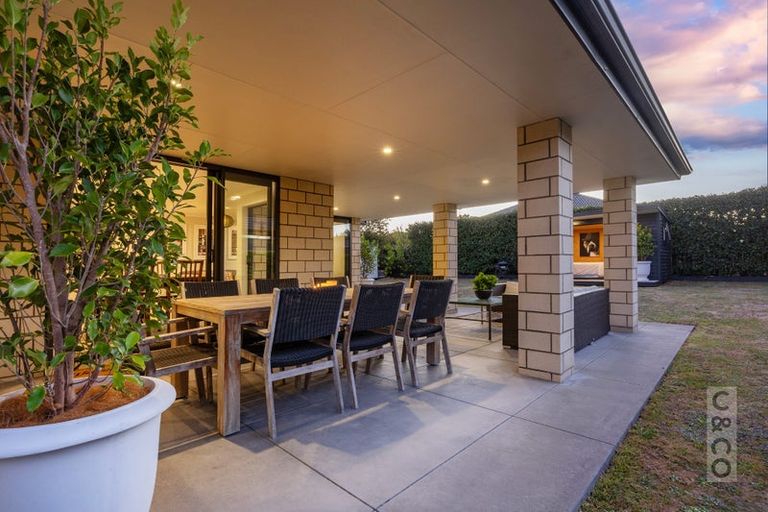 Photo of property in 10 Pohutukawa Parade, Riverhead, 0820