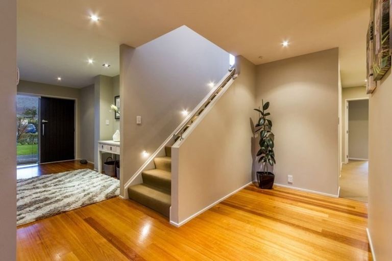 Photo of property in 14 English Oak Drive, Schnapper Rock, Auckland, 0632