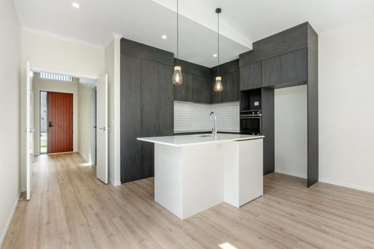 Photo of property in 10 Oyster Drive, Whenuapai, 0618
