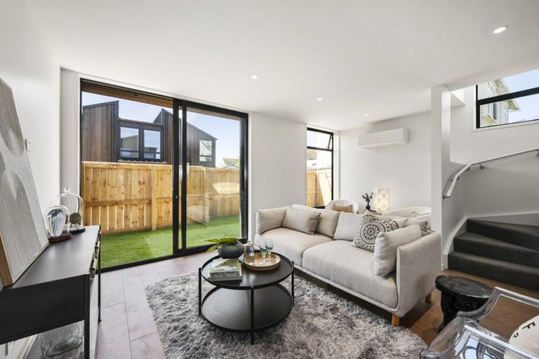 Photo of property in 96 Apu Crescent, Lyall Bay, Wellington, 6022