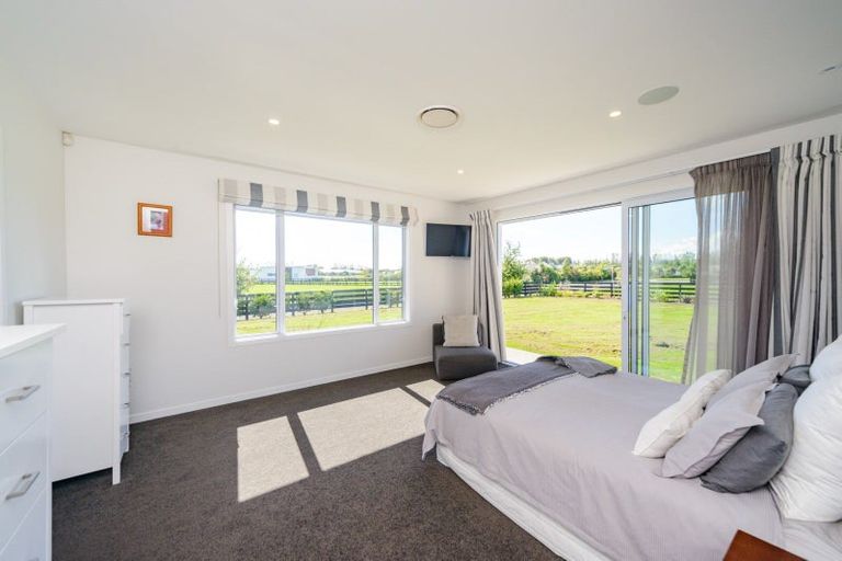 Photo of property in 33 Hartwell Drive, Kelvin Grove, Palmerston North, 4470