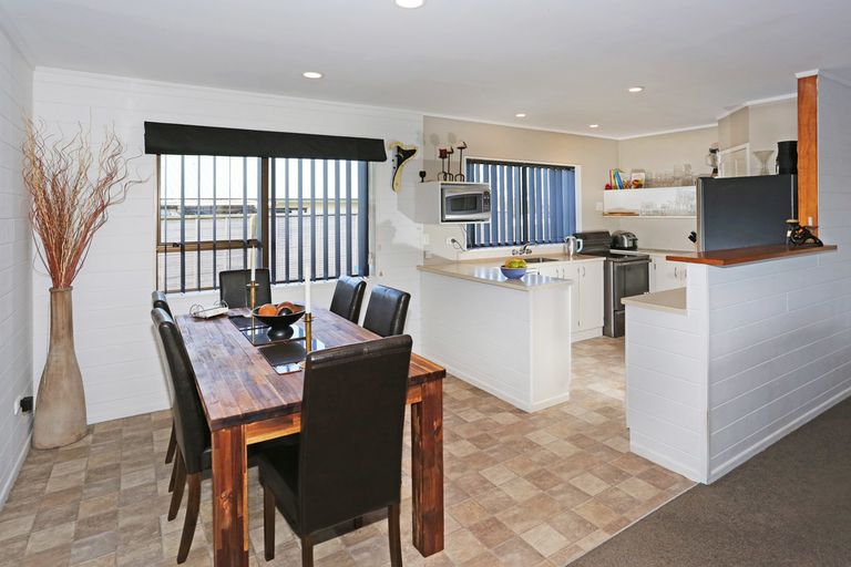 Photo of property in 16 Thorn Road, Tuakau, 2121