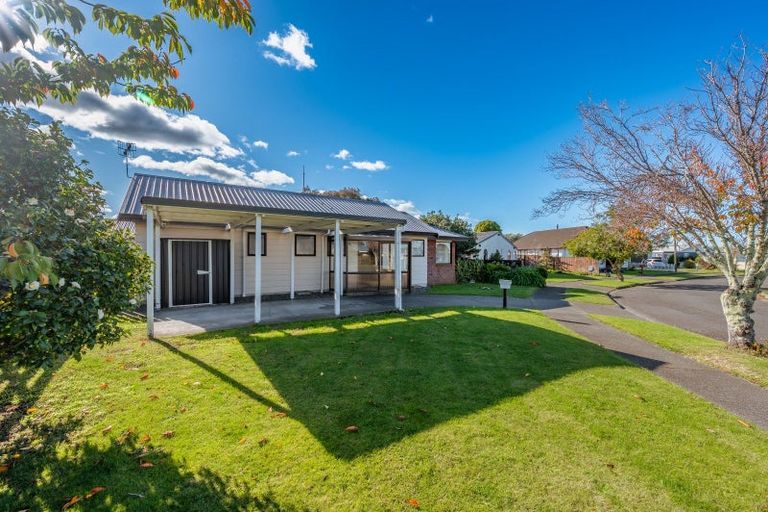 Photo of property in 42 Whiting Crescent, Greenmeadows, Napier, 4112