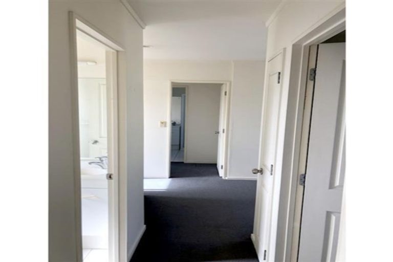 Photo of property in 15 Lockington Avenue, Henderson, Auckland, 0612