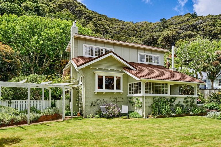 Photo of property in 339 Muritai Road, Eastbourne, Lower Hutt, 5013
