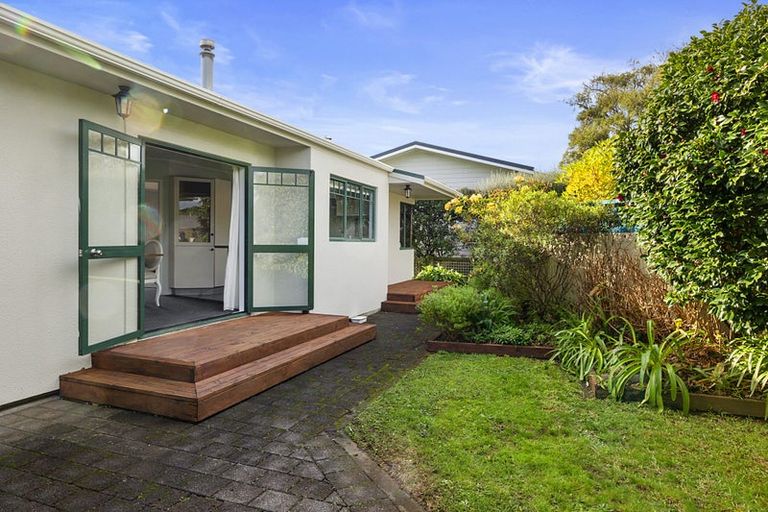 Photo of property in 6 Pararewa Drive, Whalers Gate, New Plymouth, 4310