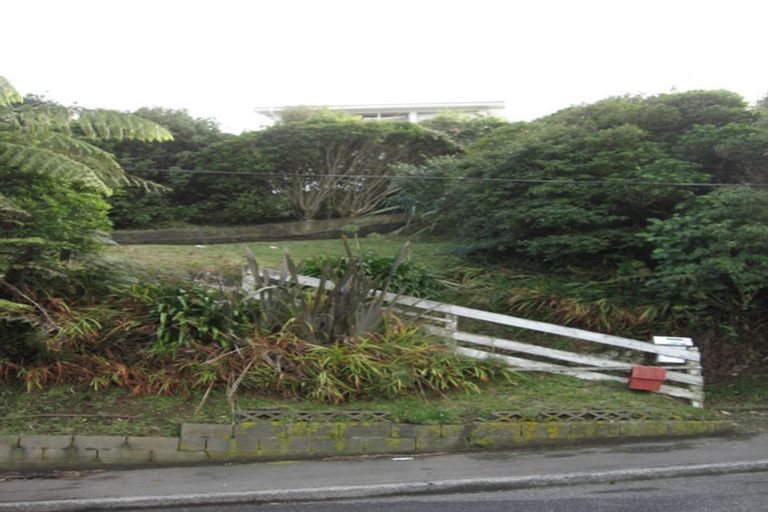 Photo of property in 96 Ruskin Road, Newlands, Wellington, 6037