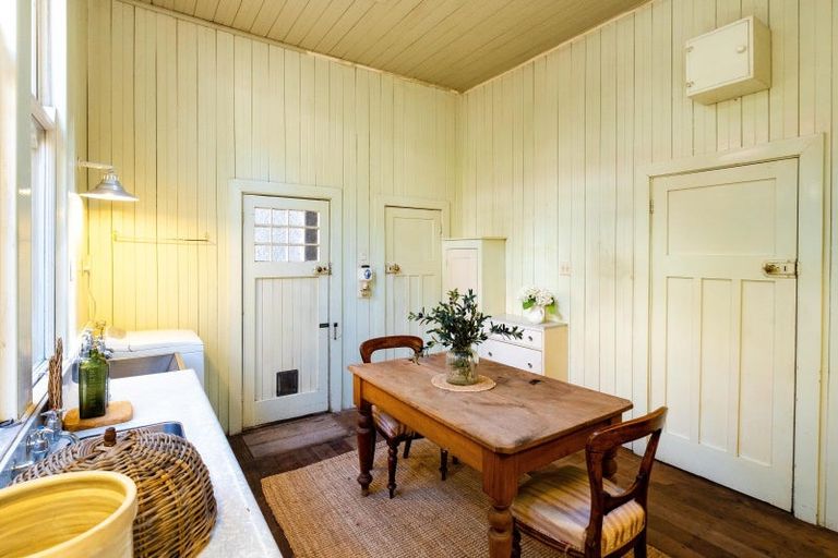 Photo of property in 33 Seapoint Road, Bluff Hill, Napier, 4110