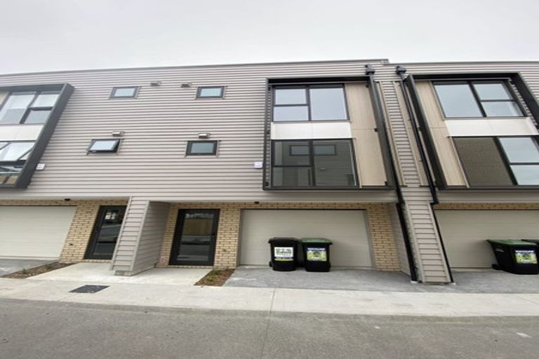 Photo of property in 36 Sinton Road, Hobsonville, Auckland, 0618