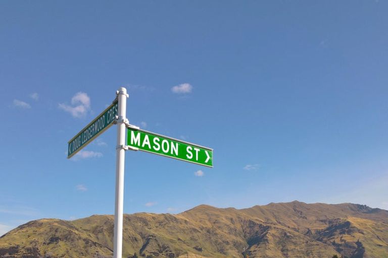 Photo of property in 2 Mason Street, Wanaka, 9305