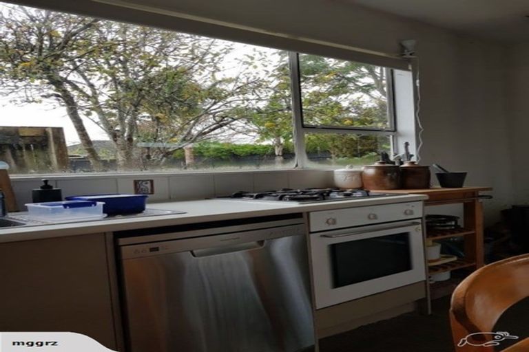 Photo of property in 4 Tawa Road, Te Atatu Peninsula, Auckland, 0610