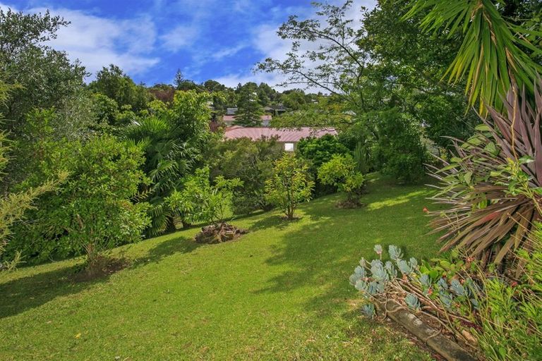 Photo of property in 17 Halberg Street, Glenfield, Auckland, 0629