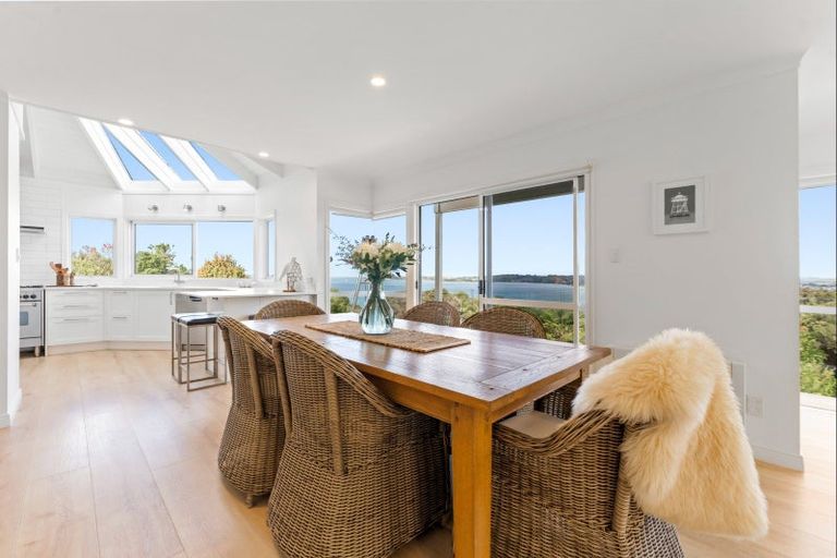 Photo of property in 6 Puriri Place, Sandspit, Warkworth, 0982