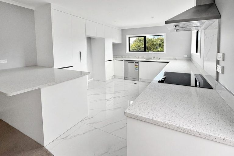 Photo of property in 13 Winnie Close, Acacia Bay, Taupo, 3330