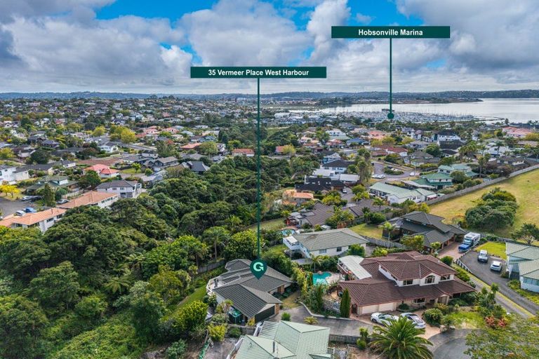 Photo of property in 35 Vermeer Place, West Harbour, Auckland, 0618