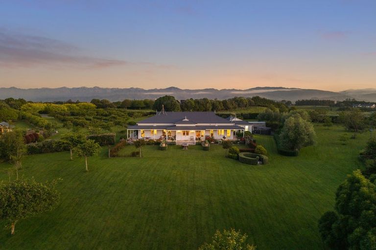 Photo of property in 68 Tarahunga Road, Levin, 5571