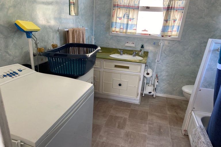 Photo of property in 8 Kent Terrace, Foxton Beach, Foxton, 4815