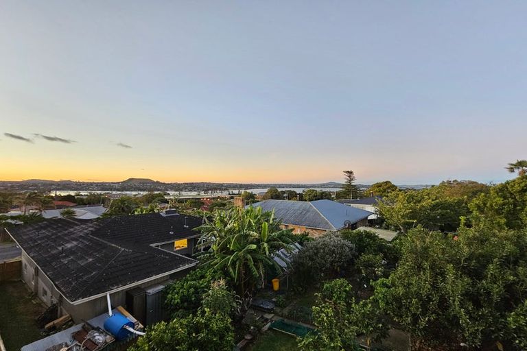 Photo of property in 8 Lewis Road, Pakuranga, Auckland, 2010