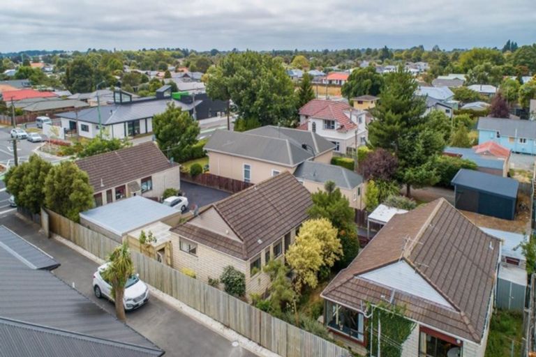 Photo of property in 2/92 North Avon Road, Richmond, Christchurch, 8013