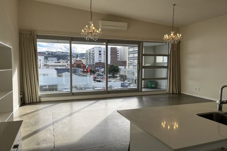 Photo of property in 25u4 Home Street, Mount Victoria, Wellington, 6011