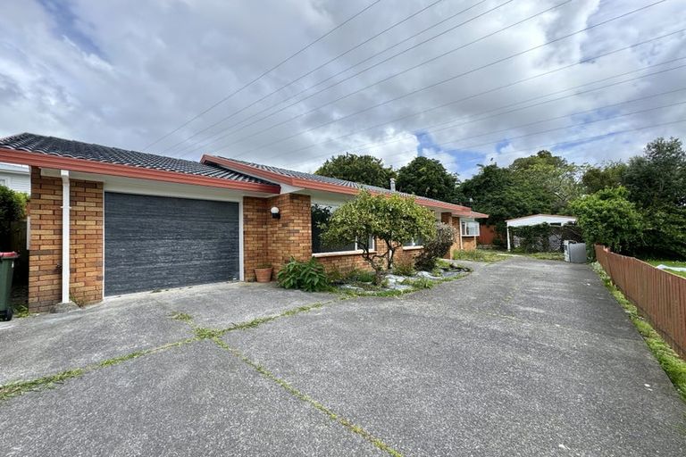 Photo of property in 6 Porter Avenue, Te Atatu South, Auckland, 0610