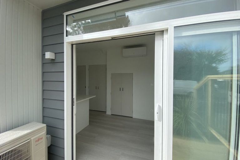 Photo of property in 2/2 Moor Avenue, Te Atatu Peninsula, Auckland, 0610