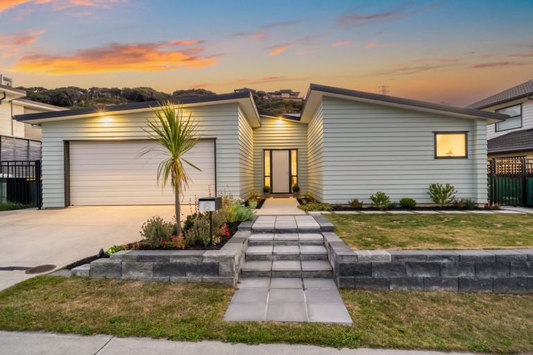 Photo of property in 6 Schooner Drive, Whitby, Porirua, 5024