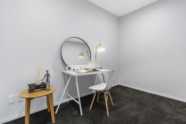 Photo of property in 8 Forsythe Place, Massey, Auckland, 0614