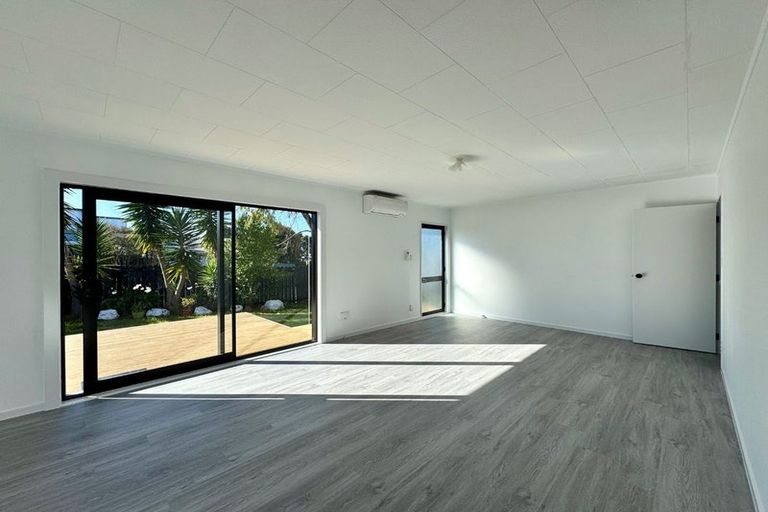 Photo of property in 1/22 Barneys Farm Road, Clendon Park, Auckland, 2103