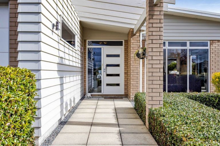 Photo of property in 27 Montague Grove, Stratford, 4332