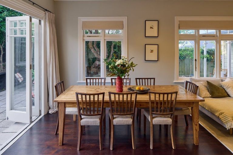 Photo of property in 67 Central Terrace, Kelburn, Wellington, 6012